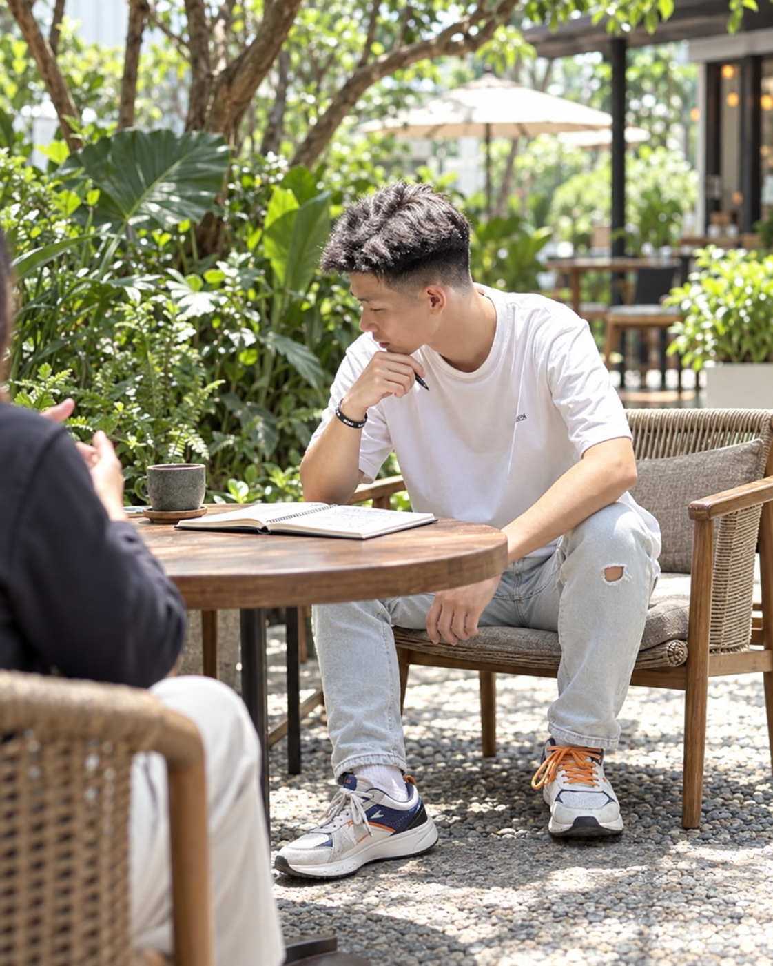 Âu Văn Chiều — Nghiên cứu khách hàng và chọn ngách (ảnh minh họa biên tập từ ảnh thật)